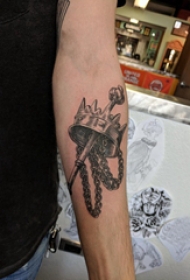 纹身皇冠简单 男生手臂上权杖和皇冠纹身图片