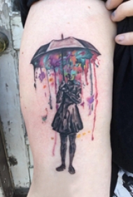 水彩纹身图片  女生大臂上彩绘的人物纹身图片