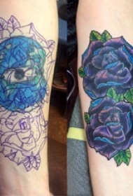 纹身图案花朵 女生手臂上彩色渐变纹身玫瑰纹身图片