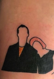 纹身头像情侣 男生手臂上彩色的情侣人物纹身图片