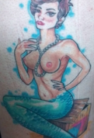 纹身美人鱼  女生大腿上性感的美人鱼纹身图片
