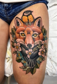 九尾狐狸纹身图片  女生大腿上狐狸和花朵纹身图片