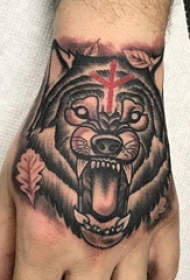 老虎头纹身图案  男生手背上彩绘的老虎头纹身图片
