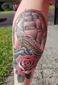 纹身小帆船  男生小腿上帆船和花朵纹身图片