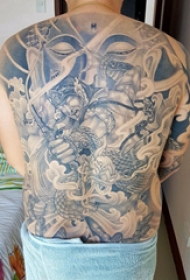 弥勒佛纹身图案  男生后背上佛和龙纹身图片