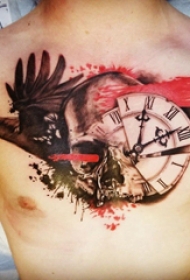 纹身胸部男 男生胸部乌鸦和时钟纹身图片