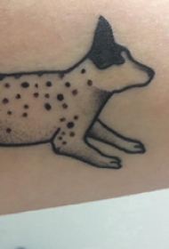 小狗纹身图片  女生小臂上点刺的小狗纹身图片