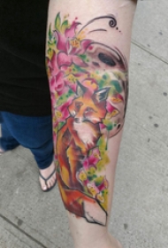 九尾狐狸纹身图案 女生手臂上花朵和狐狸纹身图片