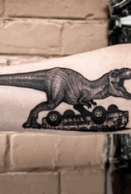 德国恐龙纹身 男生手臂上汽车和恐龙纹身图片