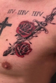 玫瑰匕首纹身  男生胸上彩绘的玫瑰和匕首纹身图片