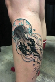 欧美小腿纹身 男生小腿上彩色的水母纹身图片