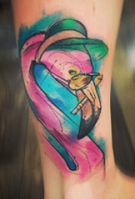 百乐动物纹身 女生小腿上彩色的火烈鸟纹身图片