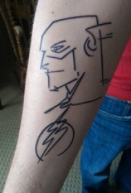 蝙蝠侠纹身 男生手臂上黑色的蝙蝠侠纹身图片