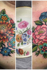 纹身图案花朵 女生侧腰上彩绘的花朵纹身图片