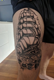 小帆船纹身  男生大腿上黑色的小帆船纹身图片