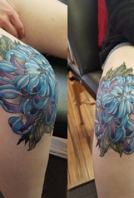 膝盖纹身图案 女生膝盖上彩色的牡丹纹身图片