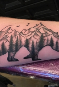 手臂纹身素材 男生手臂上山脉和熊纹身图片