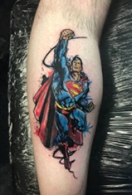 个性超人纹身 男生小腿上彩色的超人纹身图片