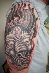 公牛头纹身  男生大臂上恐怖的公牛头纹身图片