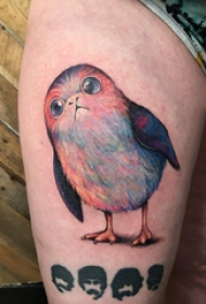 纹身鸟 女生大腿上呆萌的小鸟纹身图片