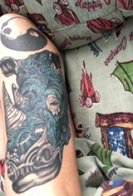 犀牛纹身图案  男生手臂上彩绘的犀牛纹身图片