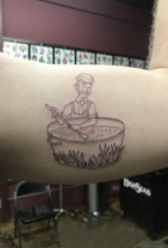纹身卡通人物  男生大臂上卡通人物和食物纹身图片
