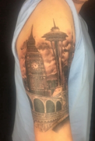 建筑物纹身 男生大臂上雄伟的建筑物纹身图片