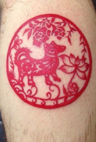 百乐动物纹身  男生大腿上红色的动物纹身图片