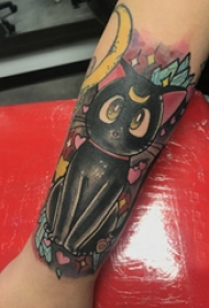 猫咪纹身图案 女生手臂上彩色的猫咪纹身图片