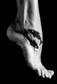纹身双鱼座  具有神秘意味的星座纹身图案