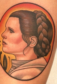 人物肖像纹身  女生大腿上彩绘的人物肖像纹身图片