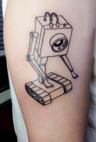 几何元素纹身 男生大臂上黑色的机器人纹身图片
