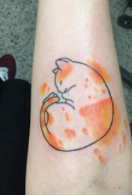 手腕纹身小图 女生手腕上可爱的猫咪纹身图片