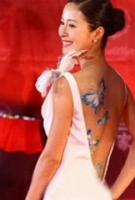 中国纹身明星  明星后背上唯美的蝴蝶纹身图片