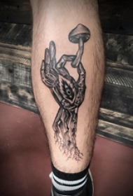 欧美小腿纹身 男生小腿上手部和蘑菇纹身图片