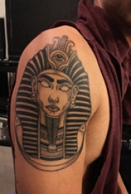 法老王纹身 男生大臂上黑色的埃及法老纹身图片