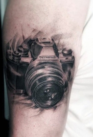 照相机纹身    多款手臂上的照相机纹身图案