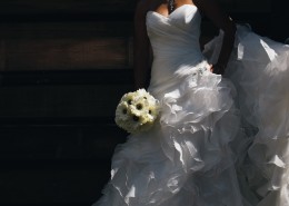 新娘拿着鲜花的图片(10张)