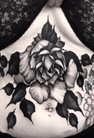 深黑色的一组点刺花卉纹身图片