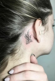 耳后的一组黑色小清新纹身图案