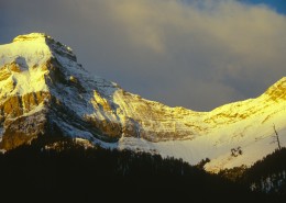 峻峭的雪山图片(10张)