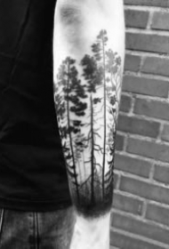 黑色森林主题的黑色树林风景纹身图片