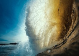 卷起的海浪图片(9张)