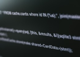 电脑屏幕上复杂的代码图