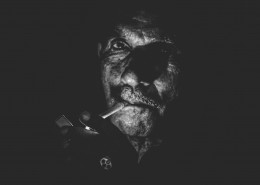 抽烟的男人图片(11张)