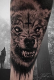 几张霸气的狼纹身图片欣赏