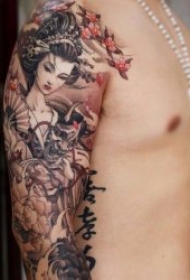 日本艺妓纹身图 黑灰或彩绘的日本艺妓包臂纹身图案