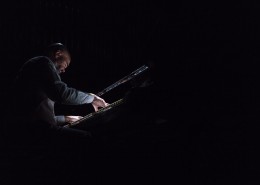 弹钢琴的人图片(13张)