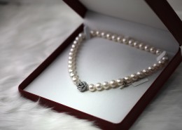 漂亮的珍珠饰品图片(9张)