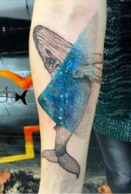 纹身鲸鱼  9张犹如海洋孤岛的鲸鱼纹身图案